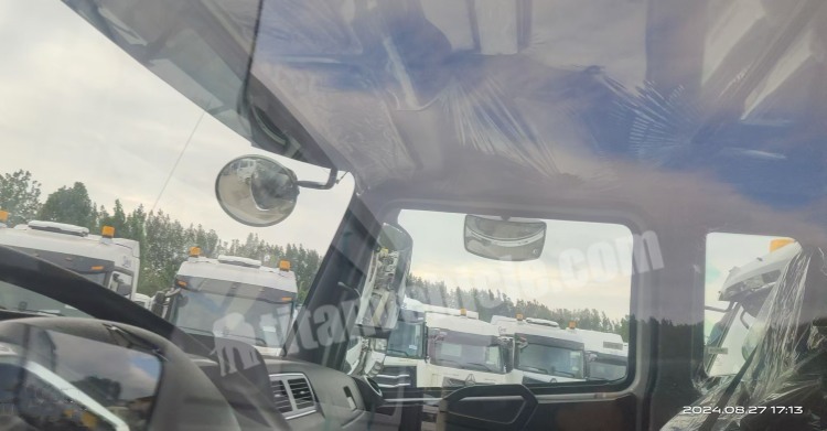 Sinotruk Howo 6x4 Tractor Truck in Sierra Leone