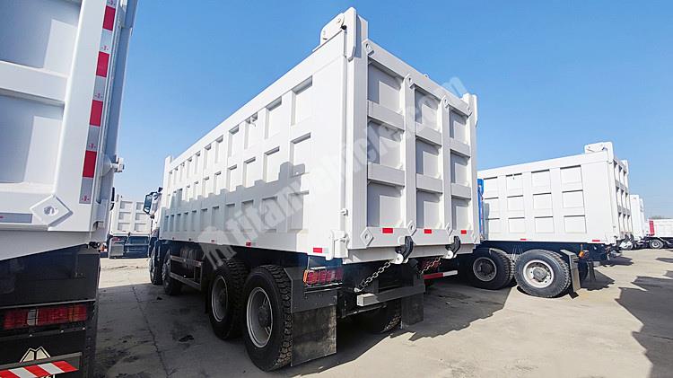 Sinotruk Hohan 8x4 Tipper Truck for Sale in Congo
